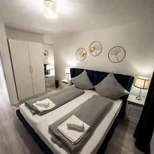  Apartment Messe-apartment Fuer 5 Gaeste Mit Balkon Und Lift Deutschland